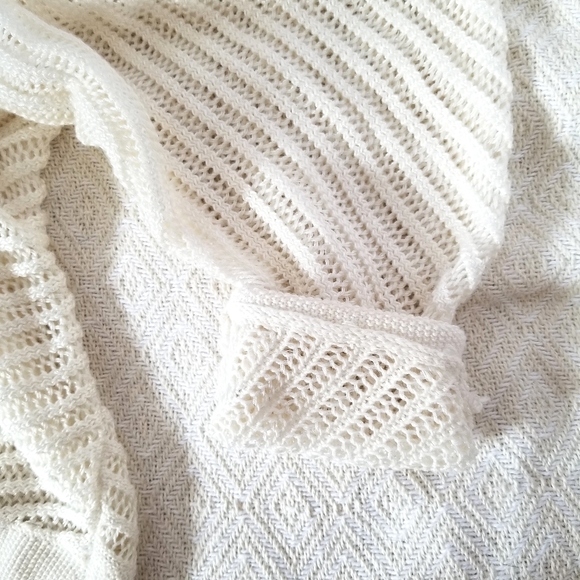 BCBG Maxazria Asymmetric cream Top - Picture 4 of 6